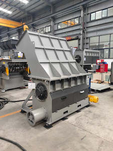 Waste remediation: Wood Pallet Shredder Genox - V1300PT