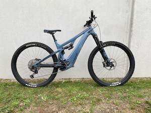 Bike: EX DEMO PIVOT SHUTTLE AM - MEDIUM