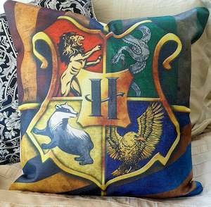 Clothing: Harry Potter Hogwarts Crest Cushion Cover