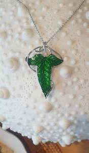 Clothing: Lord of the Rings - Elven Leaf Necklace/Brooch