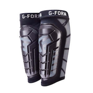 Equipment: G-Form - Pro S Vento Shin Pad - Black tonal - Youth