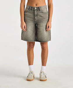 Wrangler Mid Farrah Short Silver Dollar