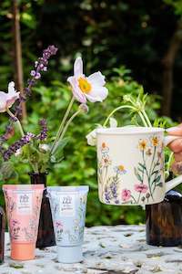 GIFTS: In The Garden Tea-break Hand Essentials