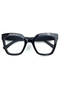 Eyewear: Valentina Black