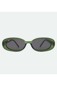 Eyewear: Gina Matcha/Smoke Sunnies