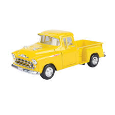 Toy: MotorMax Timeless Legends 1:24 - 1957 Chevy 3100 Stepside Yellow