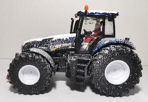 Siku 3220 - Christmas Tractor Limited Edition New Holland T8.390