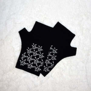 Leaves Design Fingerless Gloves