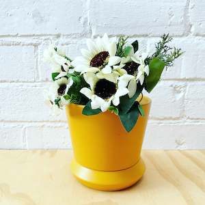 Small Hamburg Planter Tobacco Yellow