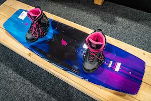 Wakeboard: Connelly Wild Child 136 with Ember Boots Package