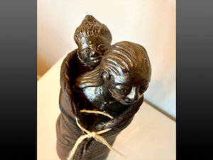 Whaea & Pipi Statuette - Fiona Bryant