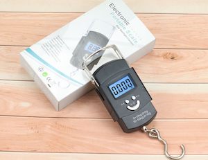 Homewares: Electronic Digital Portable Scale Luggage Weight Hanging Travel 50 KG 10G