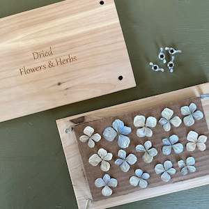 Gardenware & Gifts: Dried Flowers & Herbs Press