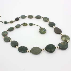 Jewellery: ACT466: Green stone necklace, long