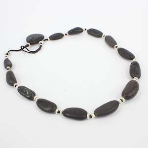 Jewellery: ACT464: Black stone necklace