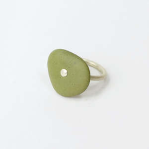 Jewellery: ACT432: Single riveted stone ring, green