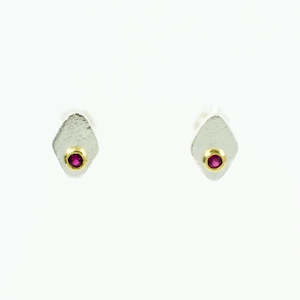 LA30: Silver ear studs gold bezel and AAA ruby