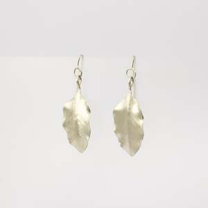 RB161: Kohekohe leaf earrings