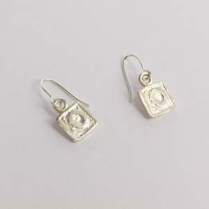 JMU151: 'O' tile earrings