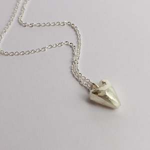 Jewellery: JMU154: Heavy heart pendant