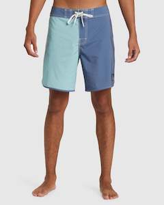 Clothing wholesaling: Mens Original Scallop Jester 18" Boardshorts