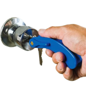 Easy grip key turner