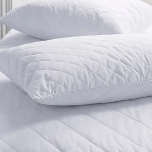 Waterproof quilted pillow protector