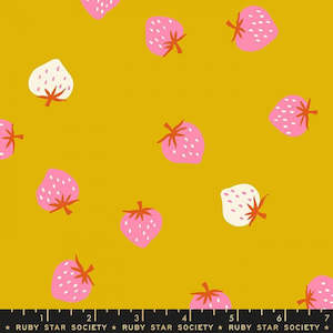 Fabrics textile: Strawberry Toss Golden Hour Fat Quarter - Picture Book Kimberly Kight Ruby Star Society