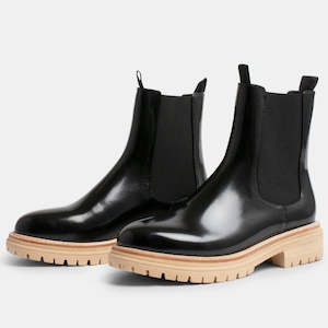 Homewares: BLACK SHINE OAK LEATHER BOOT