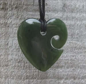 28MM KORUS HEART GREENSTONE