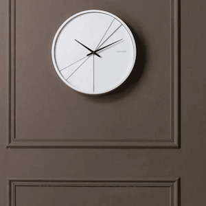 WHITE LAYERED LINES CLOCK