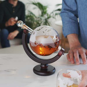 GLOBE DECANTER