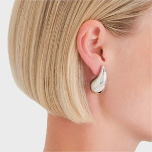 Homewares: SILVER TEARDROP EARRINGS