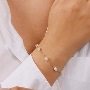 Homewares: MULTI PEARL GOLD BRACELET