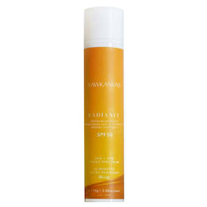 Fine Lines: Radiance: Tinted Brightening Hyaluronic Acid & Vitamin C Mineral Sunscreen SPF50