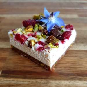 Raw raspberry pistachio choc chunk slice