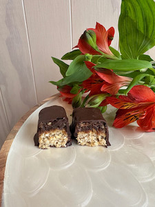 Healthy Snickers Bars - 6 slices The Razor's Edge