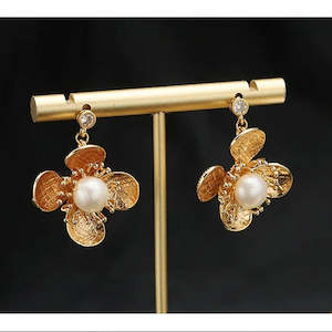 4 Leaf Clover Pearl Drop Earrings