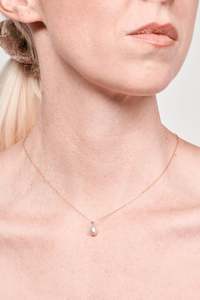 Clothing accessory: Pearl Drop Necklace - Gold