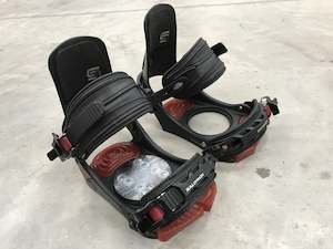 Hobby equipment and supply: Salomon Medium Snowboard Bindings *Like New*