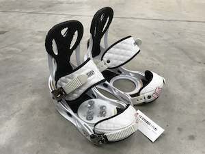 Hobby equipment and supply: Burton Mission Medium Snowboard Bindings *Excellent Condition*