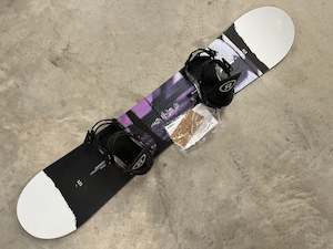 Hobby equipment and supply: Burton Stylus 147cm Ladies Snowboard With Bindings