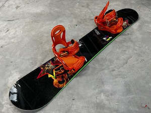 Artiste 157cm Snowboard with Flux Bindings *Excellent Condition*