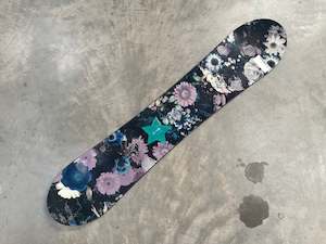 Sims Bloom Room 139cm Snowboard