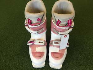 Hobby equipment and supply: Kazama Winterhigh 24cm Ski Boots *Excellent Condition*