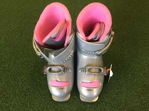 Hobby equipment and supply: Hart Diva5f 22cm Junior Ski Boots *Like New*