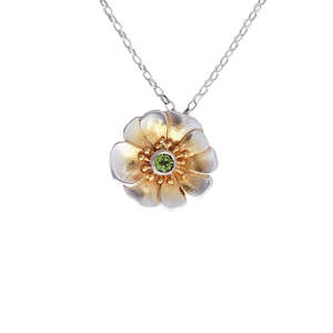 Jewellery nz | Mt Cook Lilly Silver and Peridot Necklace | Redmānuka