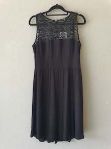 Second hand clothing: Storm Black Short Dress with Lace Detailing 10