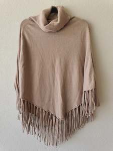 Isle of Mine Cream poncho One size