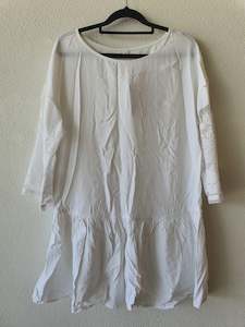 Second hand clothing: White dress Size 8/10